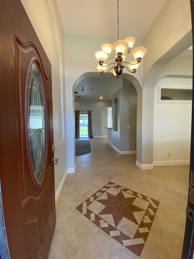 Building Photo - CALVADA VALLEY U.1 - Oakleaf Avenue