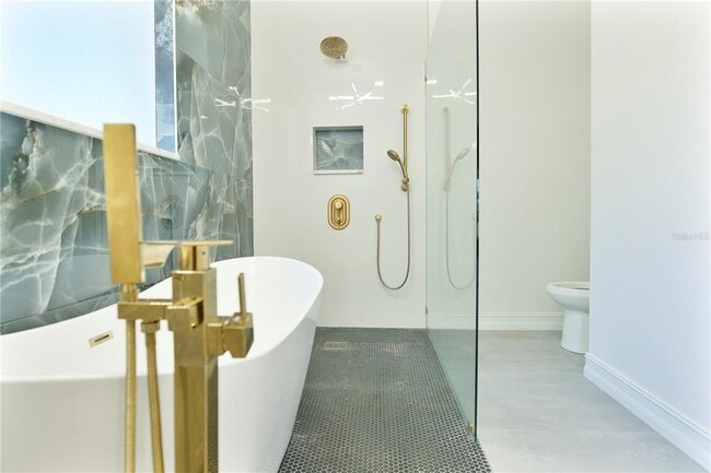 Building Photo - 2560 Tall Maple Loop