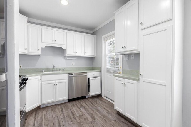 Building Photo - 4804 Iroquois Ave