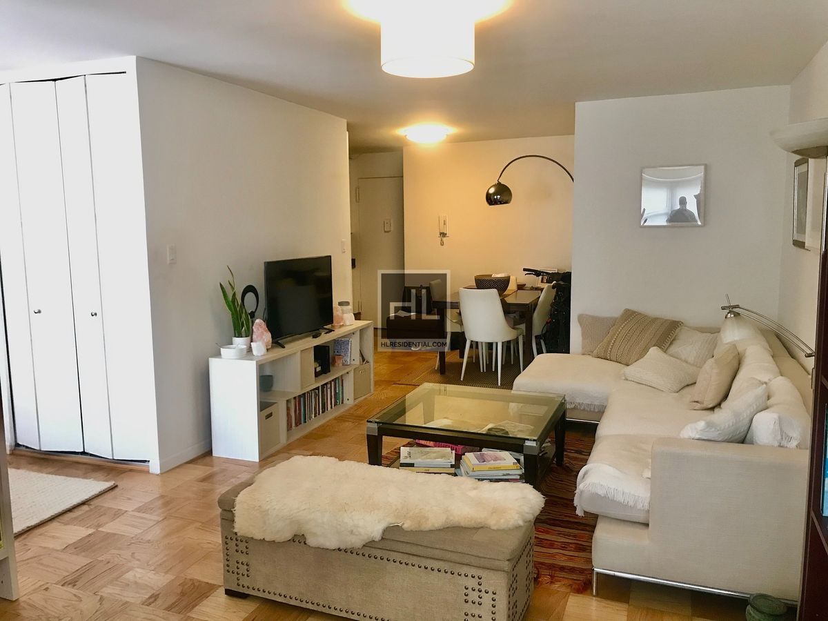 Building Photo - E 16 ST