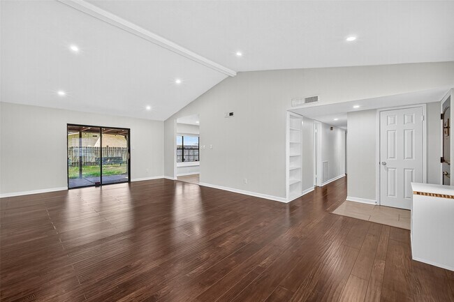 Building Photo - 15638 Empanada Dr