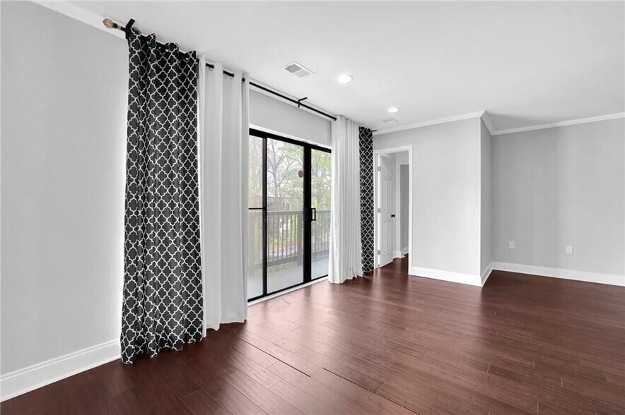 Building Photo - 1104 Pine Heights Dr NE