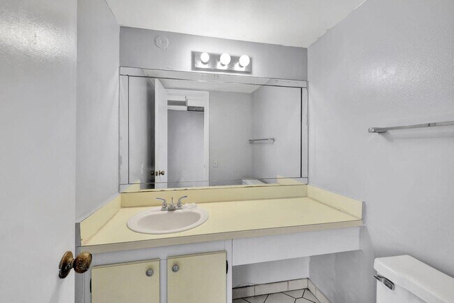 Building Photo - 9300 Lime Bay Blvd