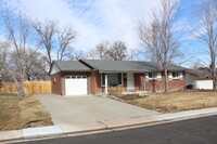 Building Photo - Charming 3 BR/3 Ba home located in Littleton!