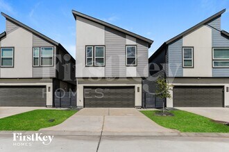 Building Photo - 333 N Centro Cir
