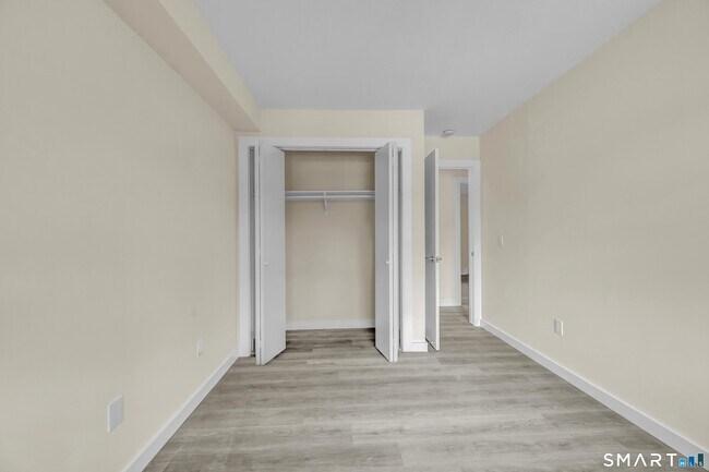 Building Photo - 113 Park Ave