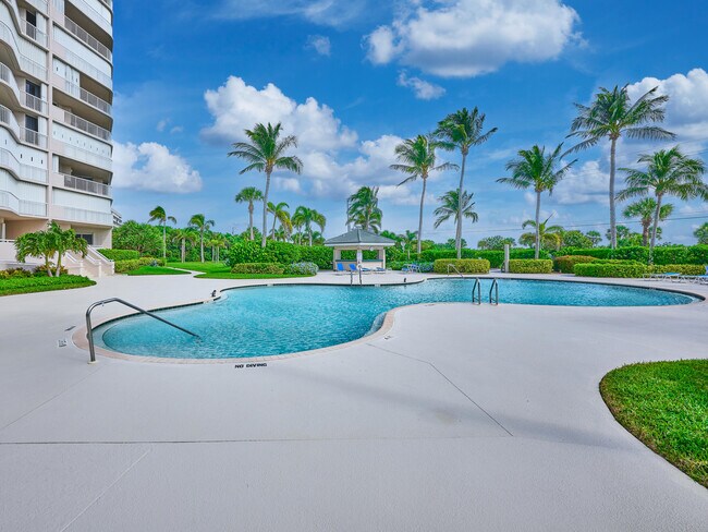 Building Photo - 5051 N Hwy A1A