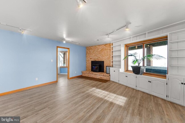 Building Photo - 418 Point Mary Cir