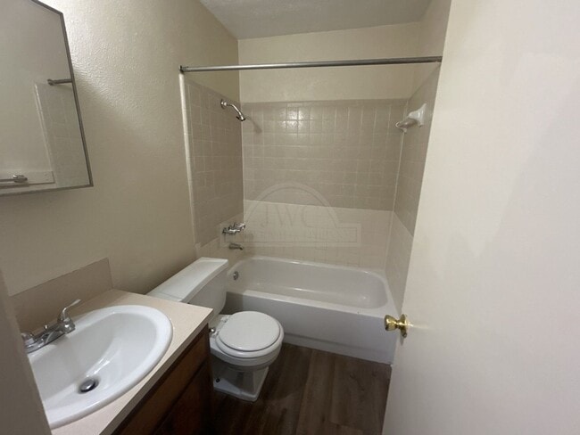 Building Photo - 607 Spoke Dr