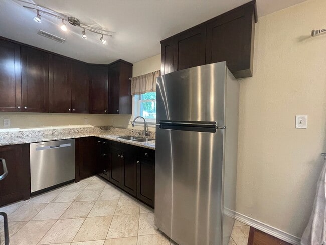 Building Photo - Ready 07-13-26! 4/2 Ranch Home On Corner Lot! Pet-Friendly & All Appliances Convey!