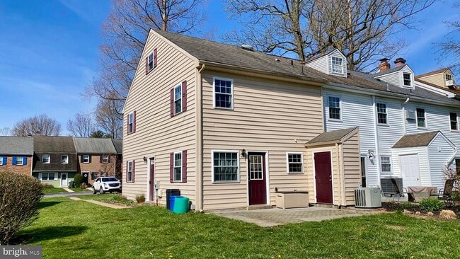 Building Photo - 204 Brecknock Terrace E