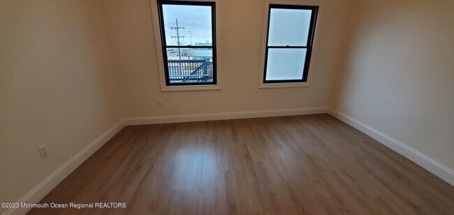 Building Photo - 37 E Front St