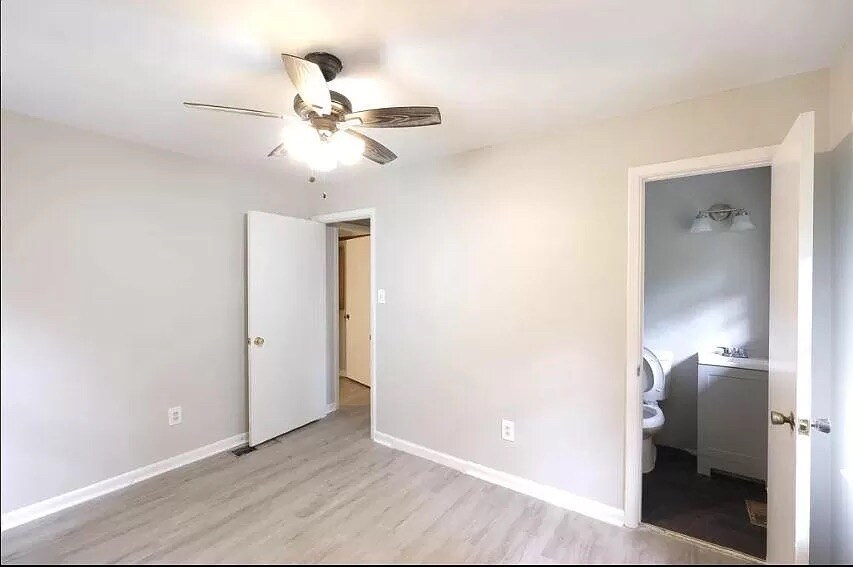 Building Photo - Room in House on Danforth Rd SW