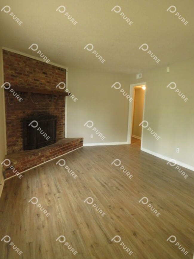Building Photo - 3606 White Oak Way SW