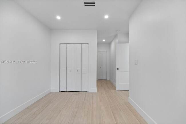 Building Photo - 1617 Washington St