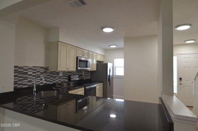 Building Photo - 175 Yorktowne Dr