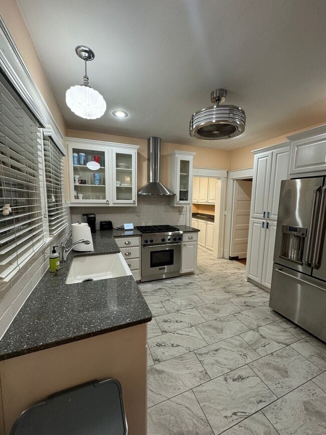 Building Photo - 2017 N Garfield St