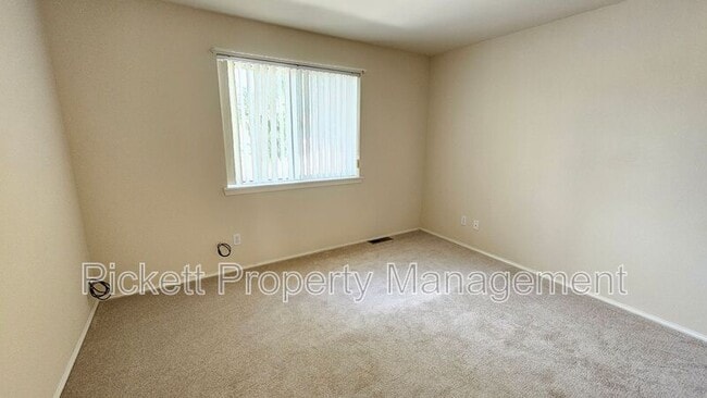 Building Photo - 6453 Grand Pine Loop NE