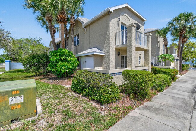 Building Photo - 1631 SE Green Acres Cir