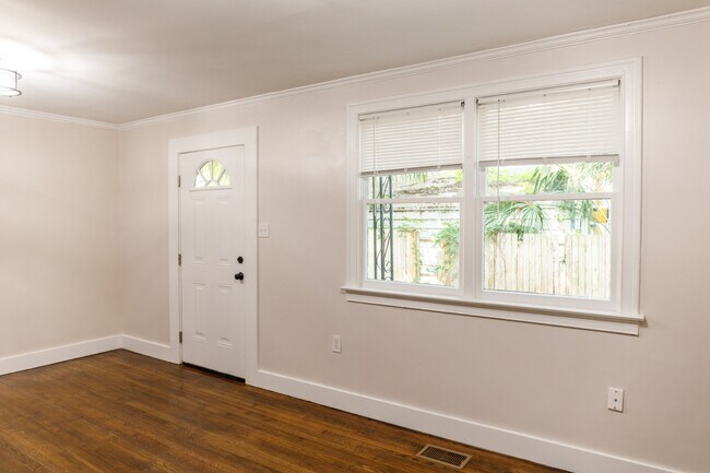 Building Photo - 1558 Orange Grove Rd