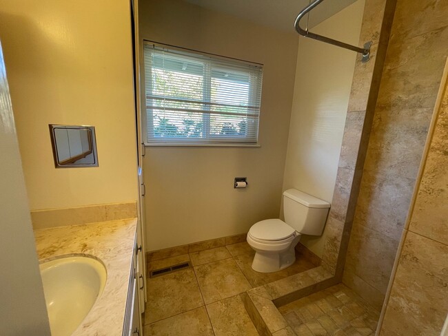 Building Photo - Lovely Santa Rosa 3 bedroom 3 bathroom Hom...