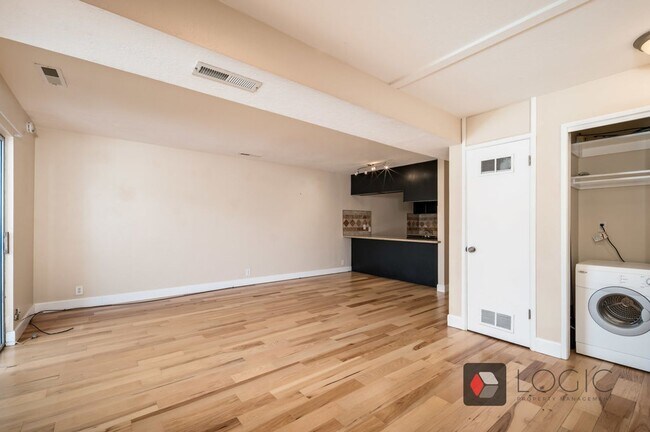 Building Photo - Beautiful Condo in Great Location!