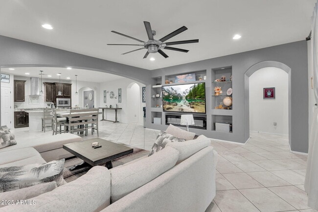 Building Photo - 6550 W Desert Blossom Way