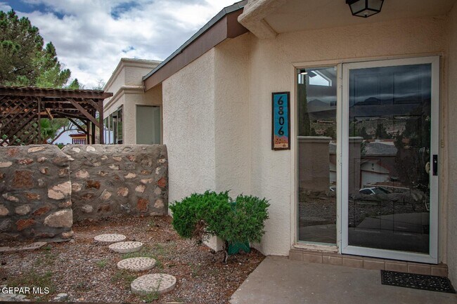 Building Photo - 6806 Ridgley Way