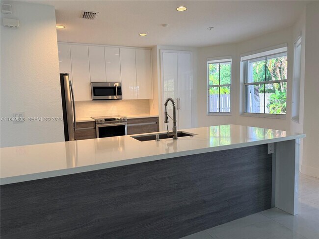 Building Photo - 1570 Elm Grove Rd