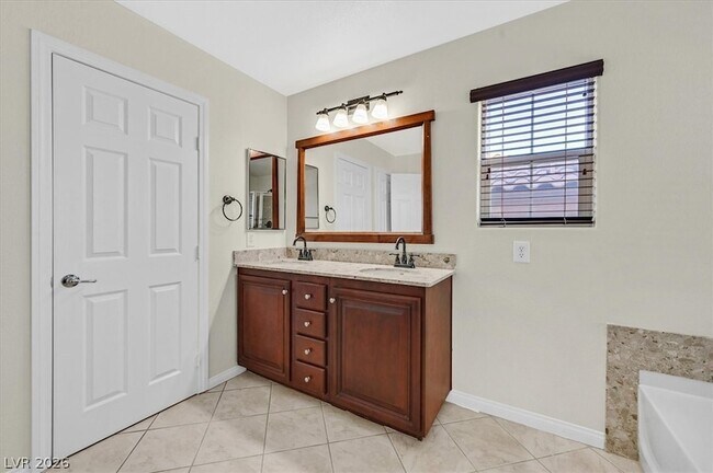 Building Photo - 11148 Hickory Glen St