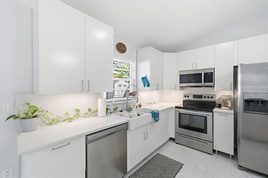 Building Photo - 7330 Ashmore Dr