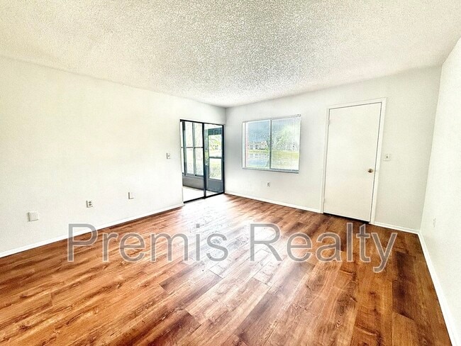Building Photo - 141 Lakeside Dr