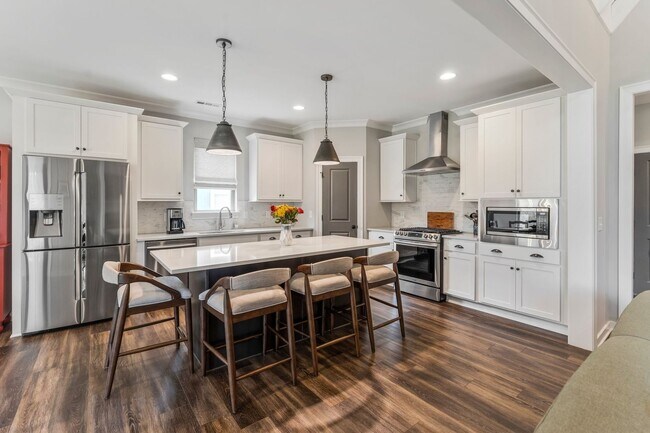 Building Photo - Spotless rental home in the highly sought-after McDaniels neighborhood in College Grove