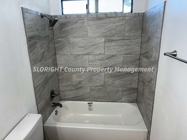 Building Photo - AVAILABLE NOW - Spacious 4 Bed, 2 Bath Apa...