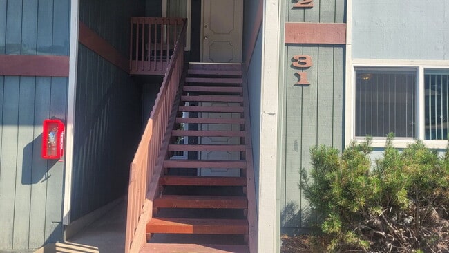 Building Photo - 152 NE Atkinson Ct