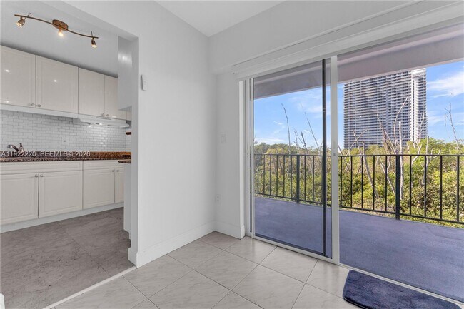 Building Photo - 16508 NE 26th Ave