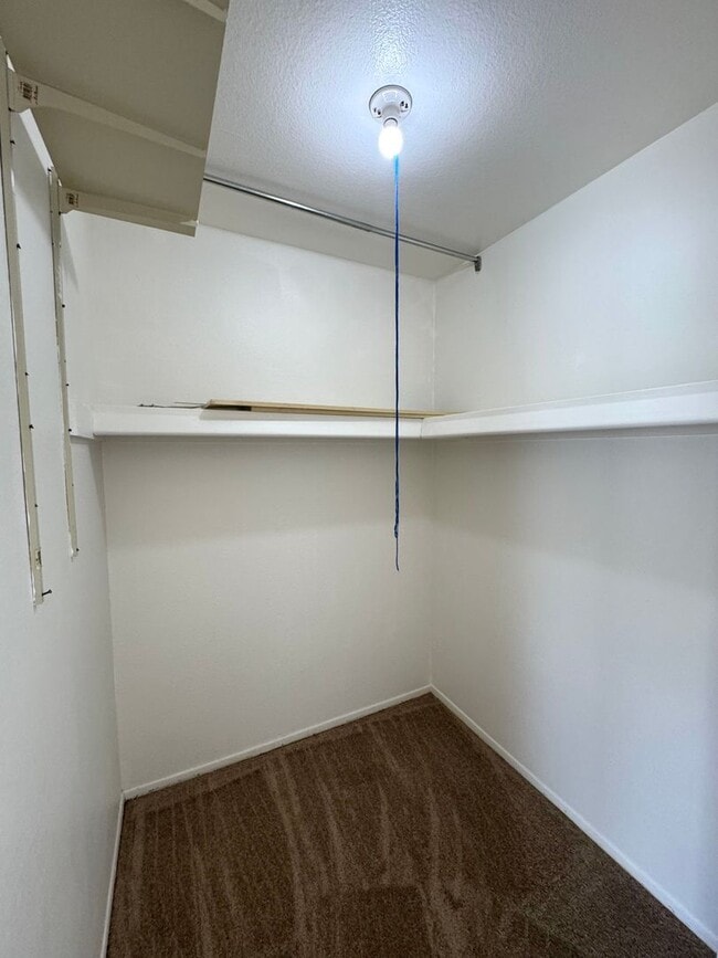 Building Photo - Eastside Townhome