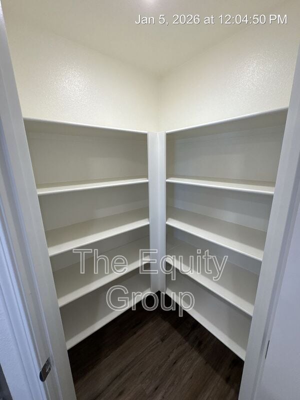 Building Photo - 7064 W Wren Ave