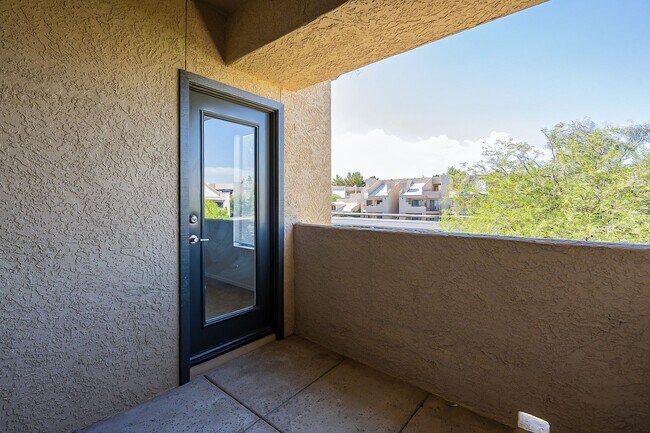 Building Photo - Move In Ready! Two Bedrooms - Tuscany Villas