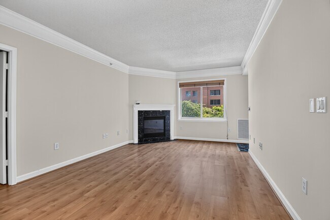 Building Photo - 901 N Monroe St