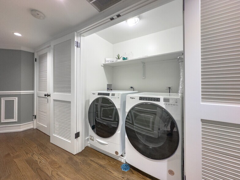 Building Photo - 3445 N Hoyne Ave