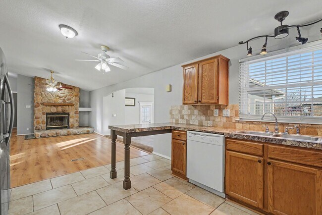 Building Photo - 3-Bed Home with Fireplace, Fenced Yard & Flexible Living Space