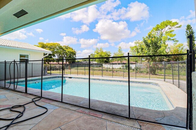 Building Photo - 1329 NW 84th Dr