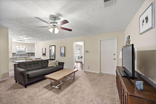 Building Photo - 9715 Lawngate Dr