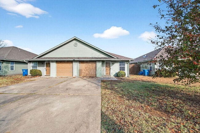 Building Photo - 1021 Rice St