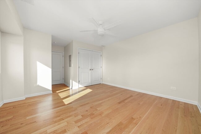 Building Photo - 6837 W 95th St