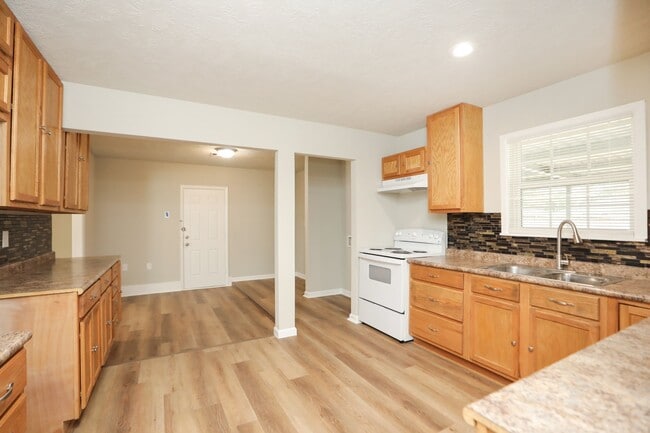 Building Photo - 913 Avenue M