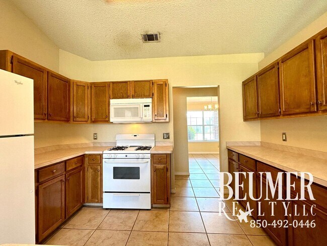 Building Photo - Beautiful 3Bed/2Bath Home Close to Correy ...