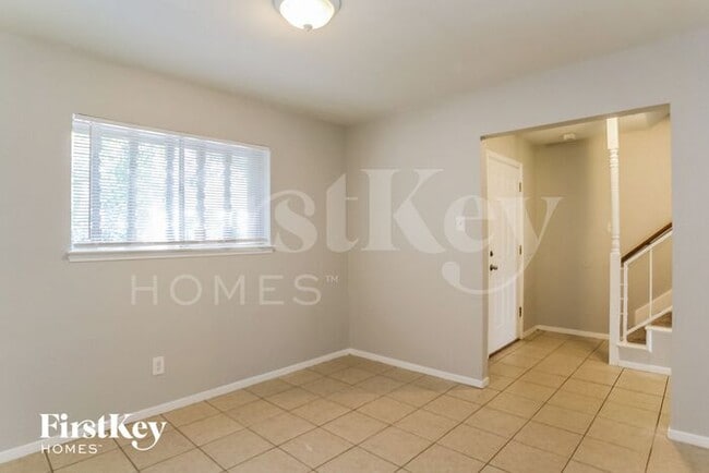 Building Photo - 2517 Leichester Dr