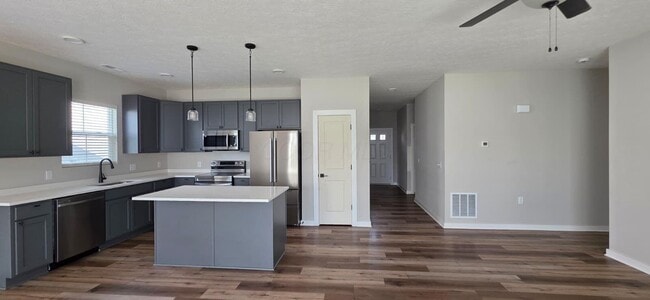 Building Photo - 566 Rochdale Run